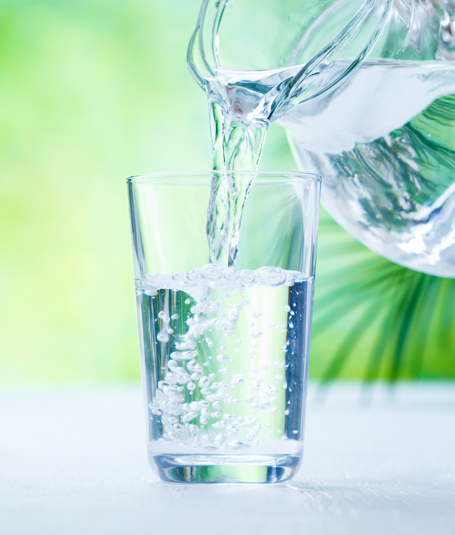 高性能フィルターを通したクリアな水